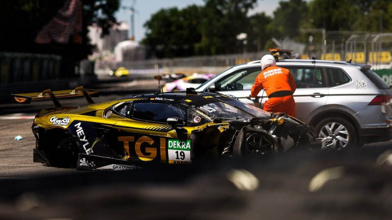 После ужасной аварии в DTM: «GRT» подтвердила травму позвоночника у Пауля