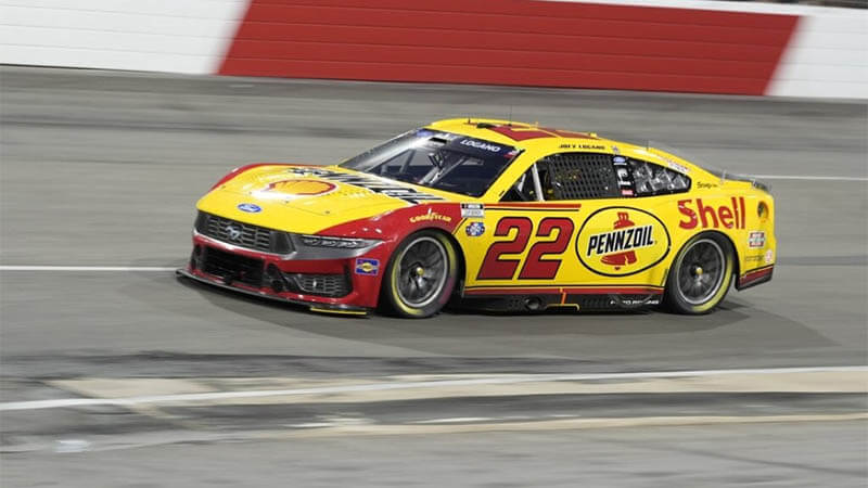 Логано одержал победу в гонке NASCAR Cup на трассе в Норт-Уилксборо