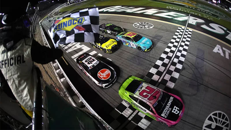 Блэйни одержал эффектную победу в гонке NASCAR Cup в Атланте