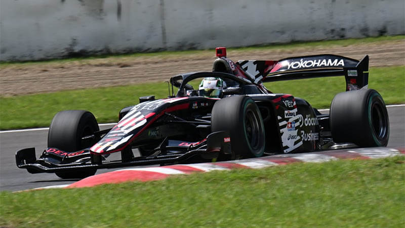 Фукузуми одержал напряженную победу в гонке Super Formula в Суго