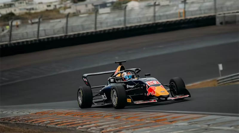 Пальмовски одержала победу в Зандворте и увеличила отрыв в F1 Academy