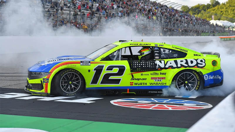 Блэйни вырвал победу в гонке NASCAR Cup в Нью-Гэмпшире