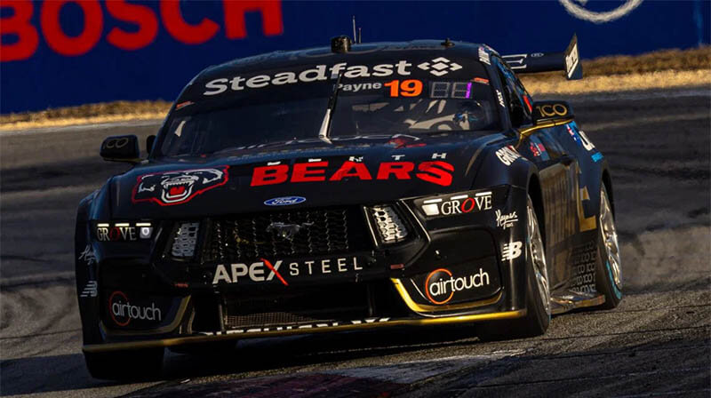 Пейн одержал невероятную победу в третьей гонке Supercars в Перте