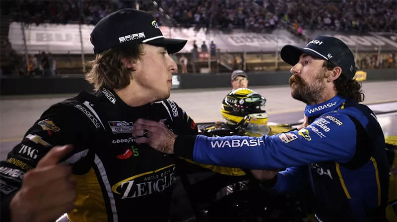 Хосевар жестко подрался с Блэйни после столкновения в гонке NASCAR в Бристоле