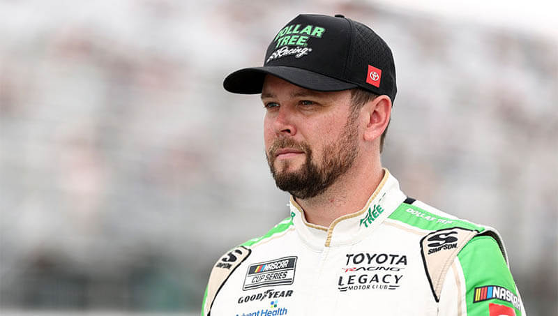 «Legacy Motor Club» заключила с Джонсом многолетний контракт в NASCAR