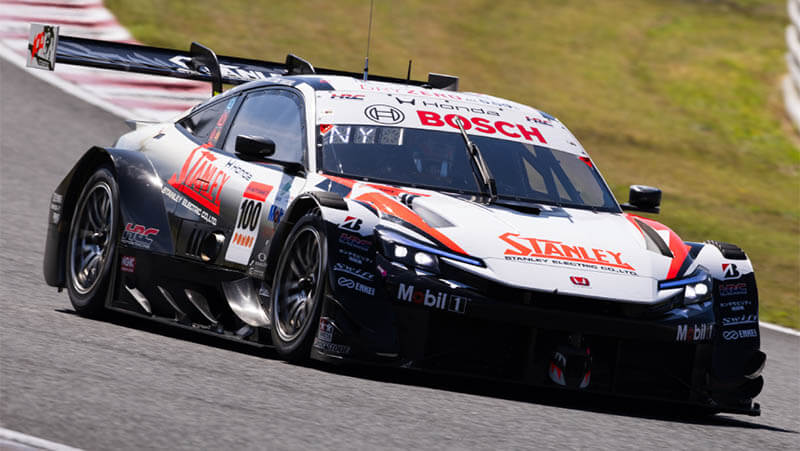 «Honda» продолжила победную серию в напряженной гонке Super GT на Автополисе