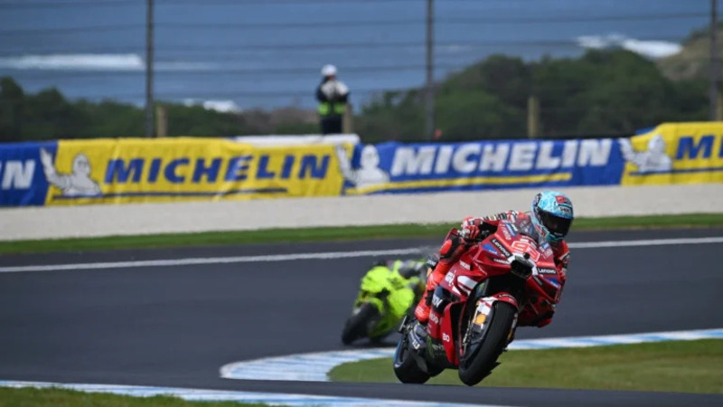 Марк Маркес выиграл спринт и захватил лидерство в MotoGP после падения Мартина